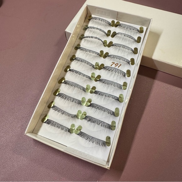 Natural Black False Eyelashes - Picture 2 of 4